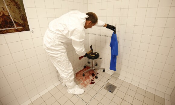 Hun nektet for å ha noe med øksedrapet å gjøre. Men så sjekket Geir t-skjorta
